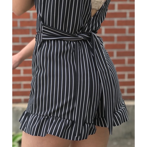Black and White Striped Sleeveless Romper - Picture 6 of 8